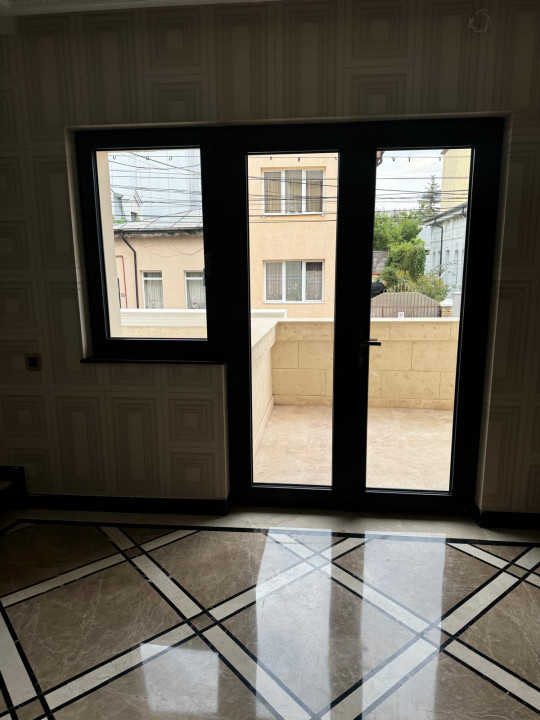 SUPER OCAZIE SE VIND 3 APRTAMENTE DE LUX IN VILA ZONA PARC CAROL COSBUC