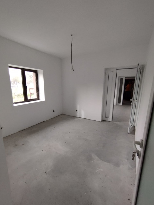 SE VINDE CASA IN CALUGARENI 5 camere, teren 600mp