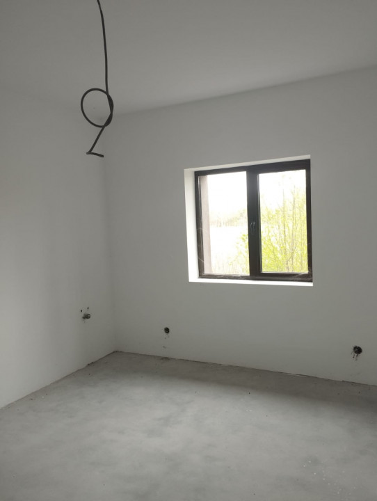 SE VINDE CASA IN CALUGARENI 5 camere, teren 600mp