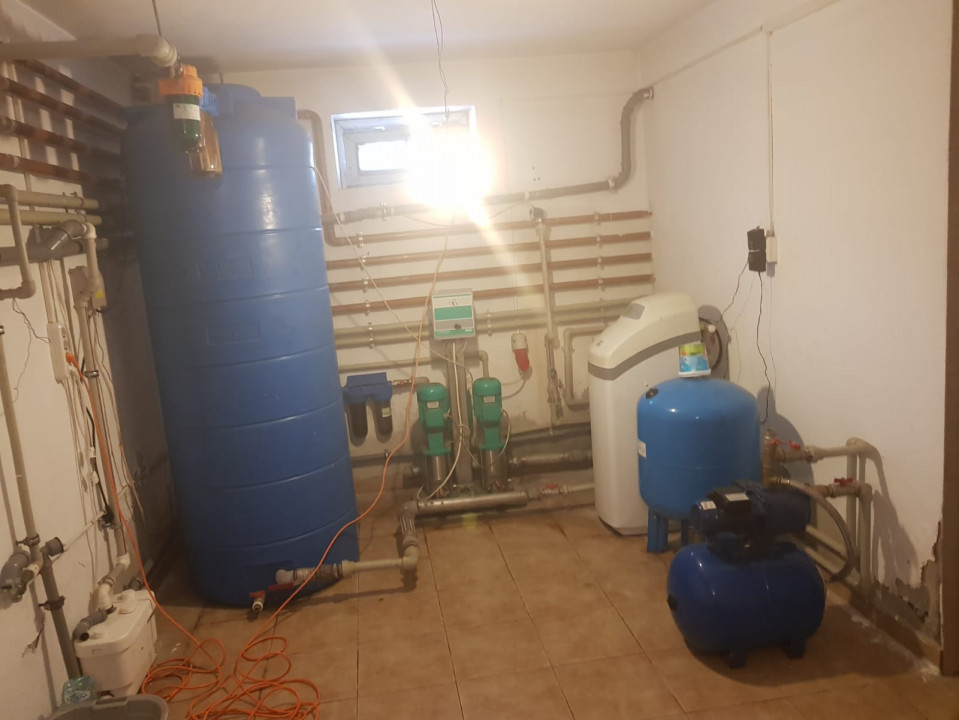  OCAZIE, VAND VILA  DE LUX 860 MP UTILI SI 1230 MP TEREN LANGA LACUL CERNICA 