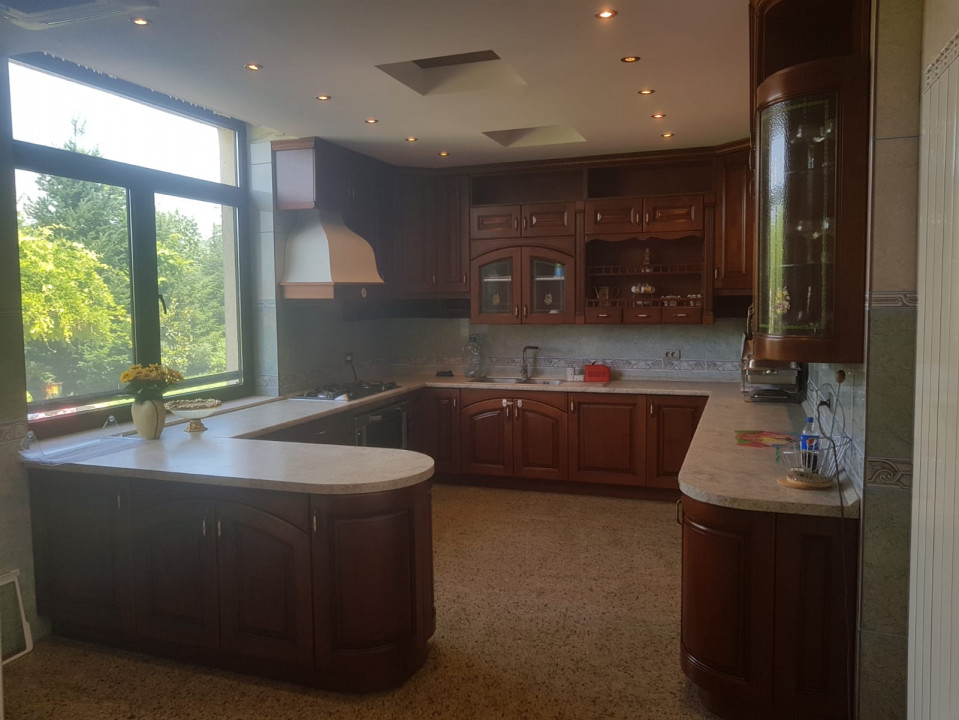  OCAZIE, VAND VILA  DE LUX 860 MP UTILI SI 1230 MP TEREN LANGA LACUL CERNICA 