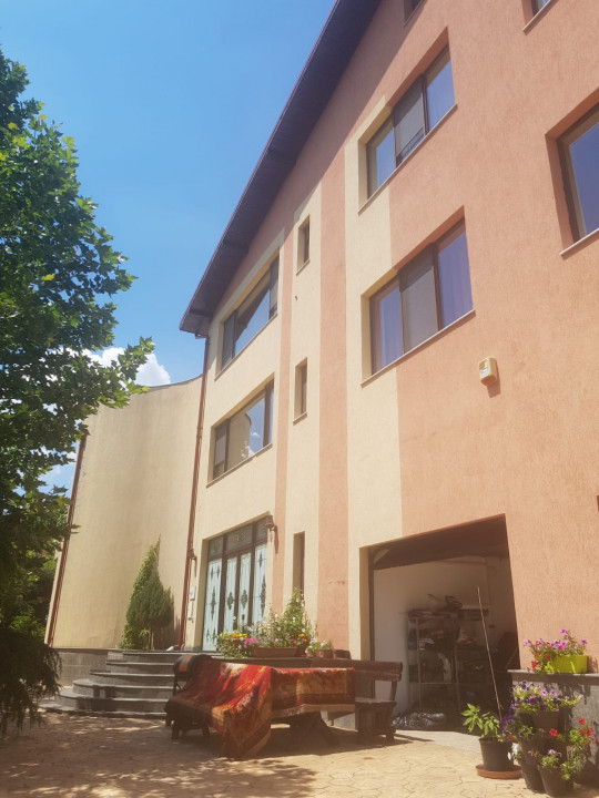 OCAZIE, VAND VILA  DE LUX 860 MP UTILI SI 1230 MP TEREN LANGA LACUL CERNICA 