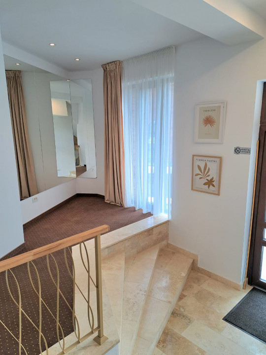 VAND PENTHOUSE 280 MP IN VILA + GARAJ LUX IN SINAIA PH COTA 1400