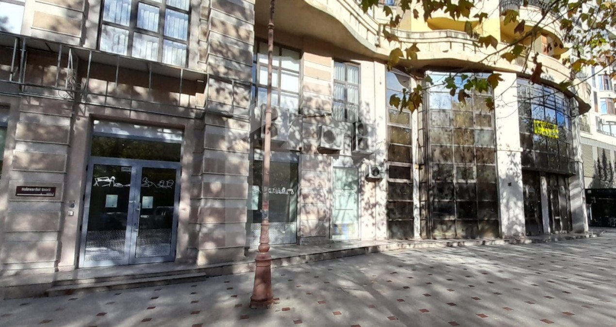 Vând Spațiu pe bd. Unirii stradal, spatiu pretabil club, bar sau clinica