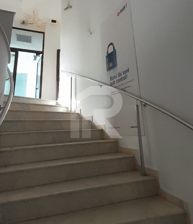 Vând Spațiu pe bd. Unirii stradal, spatiu pretabil club, bar sau clinica