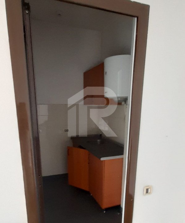 Vând Spațiu pe bd. Unirii stradal, spatiu pretabil club, bar sau clinica