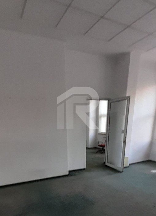 Vând Spațiu pe bd. Unirii stradal, spatiu pretabil club, bar sau clinica
