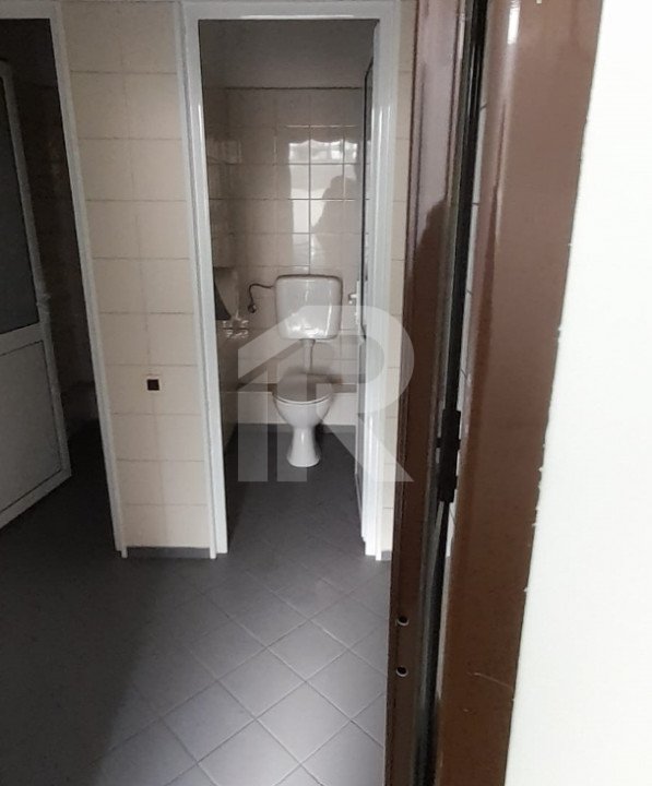 Vând Spațiu pe bd. Unirii stradal, spatiu pretabil club, bar sau clinica