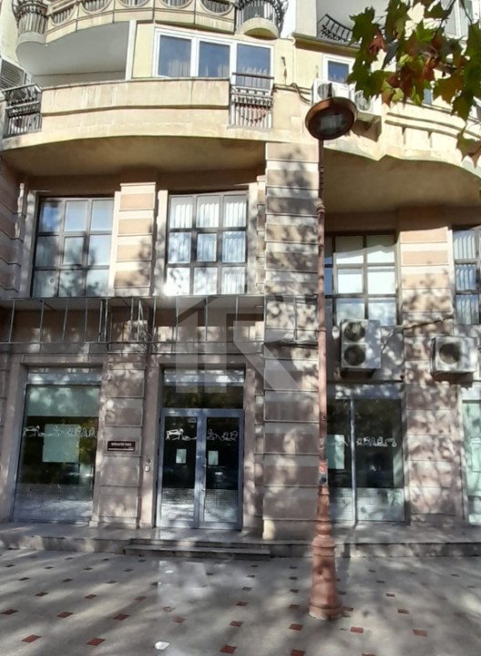 Vând Spațiu pe bd. Unirii stradal, spatiu pretabil club, bar sau clinica