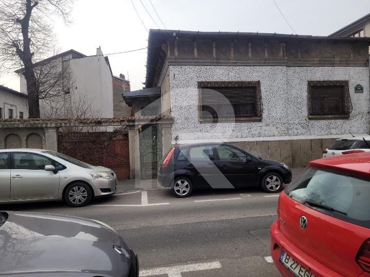 Casă centrală, singur curte - Cosbuc, Casa Poporului, Parcul Carol, 468 mp