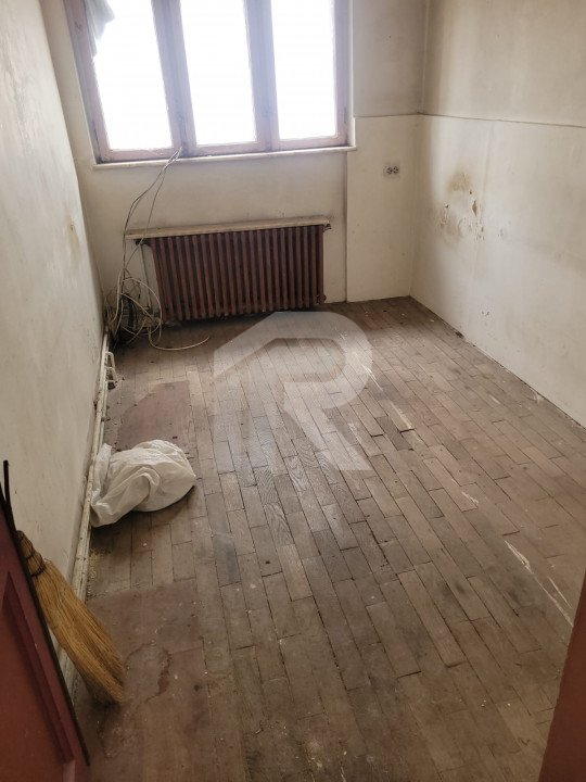Casă centrală, singur curte - Cosbuc, Casa Poporului, Parcul Carol, 468 mp