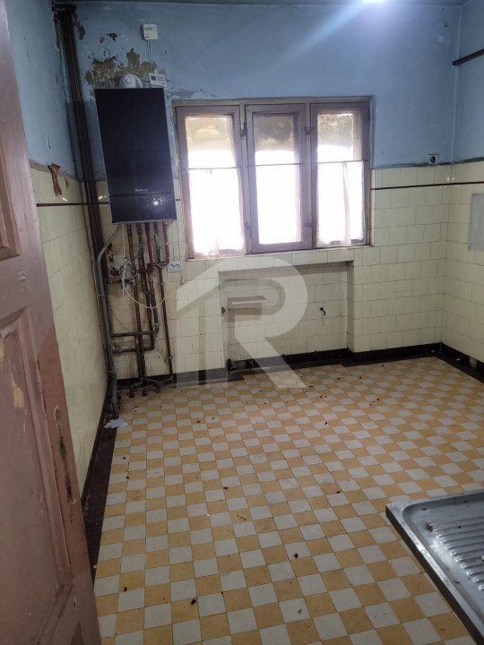 Casă centrală, singur curte - Cosbuc, Casa Poporului, Parcul Carol, 468 mp