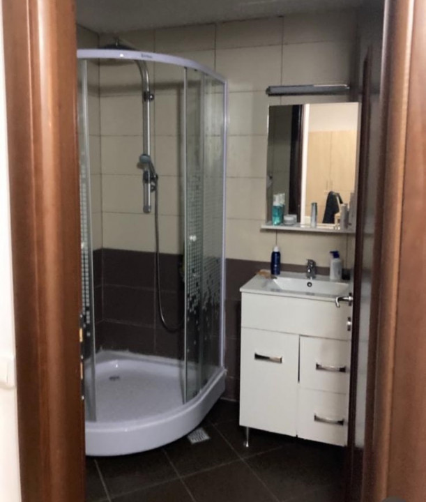 Vand apartament 2 camere decomandat, Sinaia, langa Hotel  Mara, OCAZIE