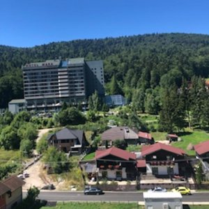 Vand apartament 2 camere decomandat, Sinaia, langa Hotel  Mara, OCAZIE