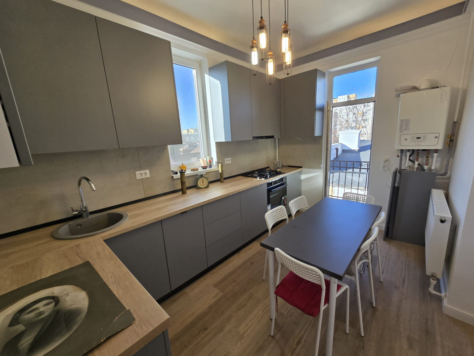 Închiriez apartament în vilă interbelică – Calea Dorobanți, 180 mp, etaj 3/3