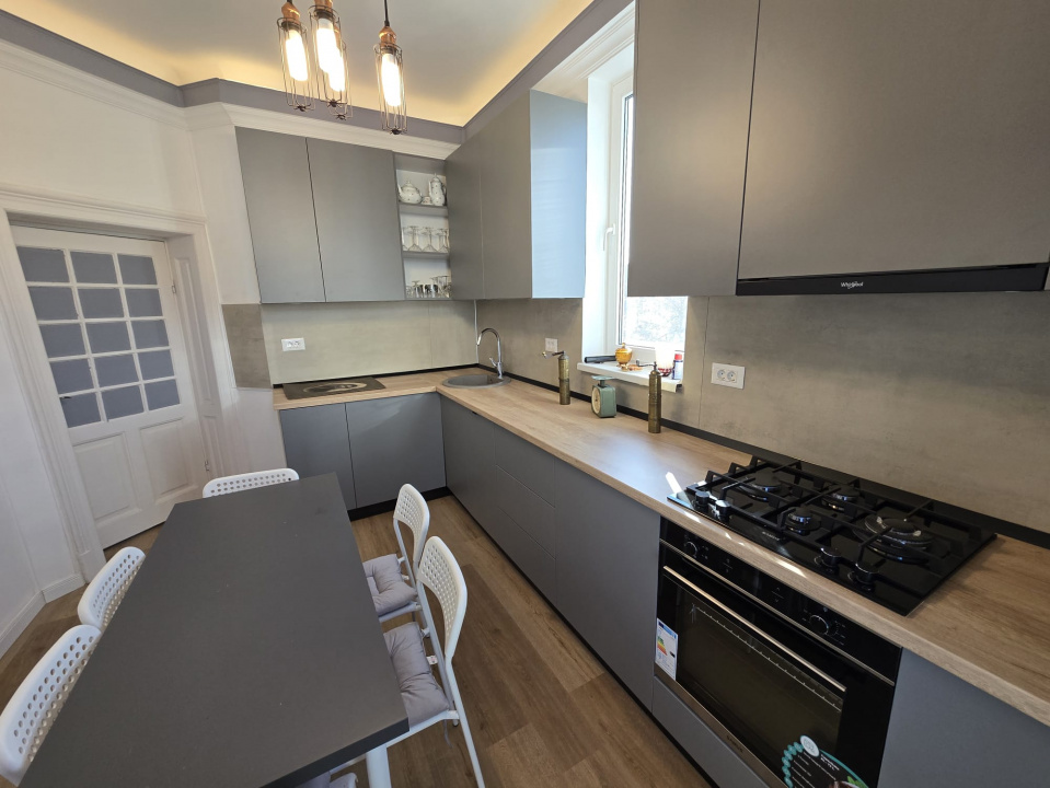 Închiriez apartament în vilă interbelică – Calea Dorobanți, 180 mp, etaj 3/3