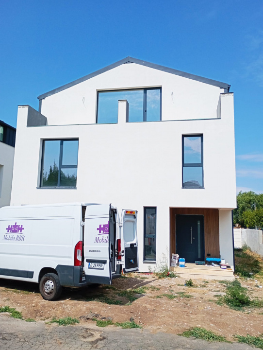 Vila Tunari str. Paris, 5 camere, curte 300  mp, 400 mp construiti