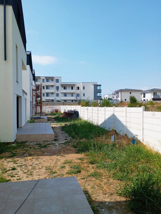 Vila Tunari str. Paris, 5 camere, curte 300  mp, 400 mp construiti