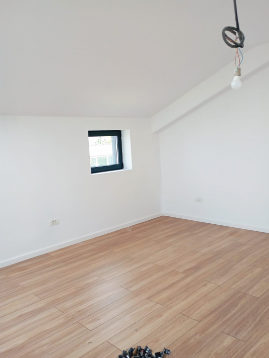 Vila Tunari str. Paris, 5 camere, curte 300  mp, 400 mp construiti