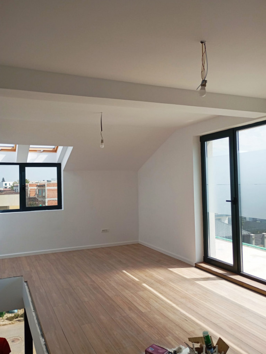 Vila Tunari str. Paris, 5 camere, curte 300  mp, 400 mp construiti