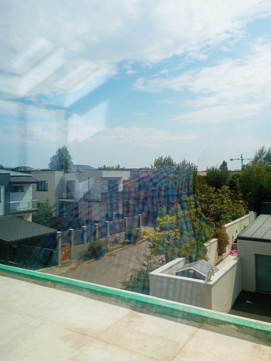 Vila Tunari str. Paris, 5 camere, curte 300  mp, 400 mp construiti