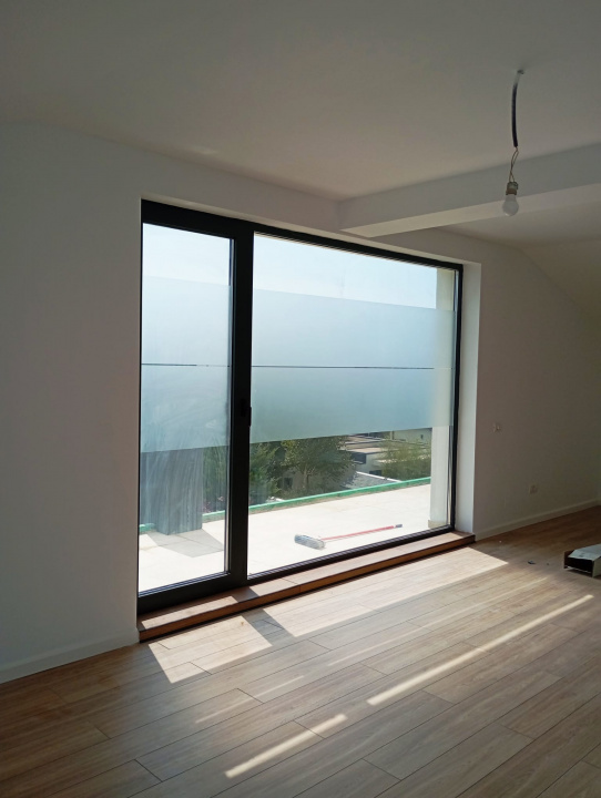Vila Tunari str. Paris, 5 camere, curte 300  mp, 400 mp construiti