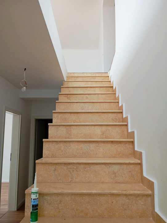 Vila Tunari str. Paris, 5 camere, curte 300  mp, 400 mp construiti