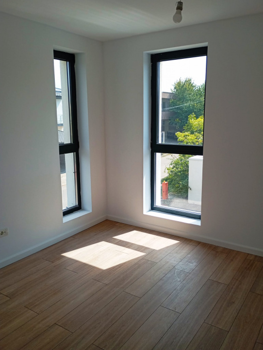 Vila Tunari str. Paris, 5 camere, curte 300  mp, 400 mp construiti