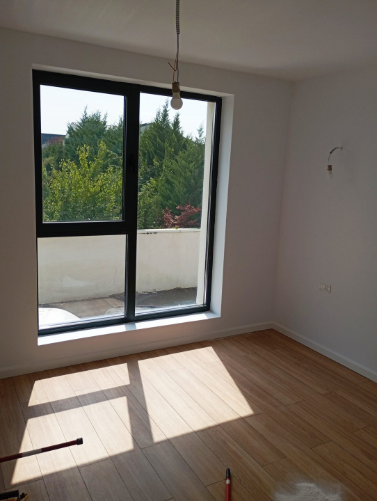 Vila Tunari str. Paris, 5 camere, curte 300  mp, 400 mp construiti