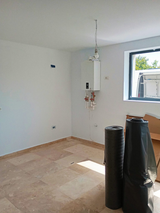 Vila Tunari str. Paris, 5 camere, curte 300  mp, 400 mp construiti