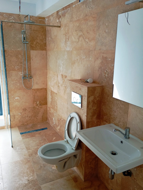 Vila Tunari str. Paris, 5 camere, curte 300  mp, 400 mp construiti