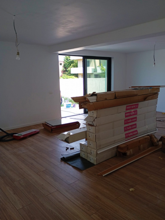 Vila Tunari str. Paris, 5 camere, curte 300  mp, 400 mp construiti