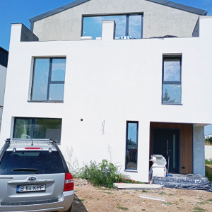 Vila Tunari str. Paris, 5 camere, curte 300  mp, 400 mp construiti