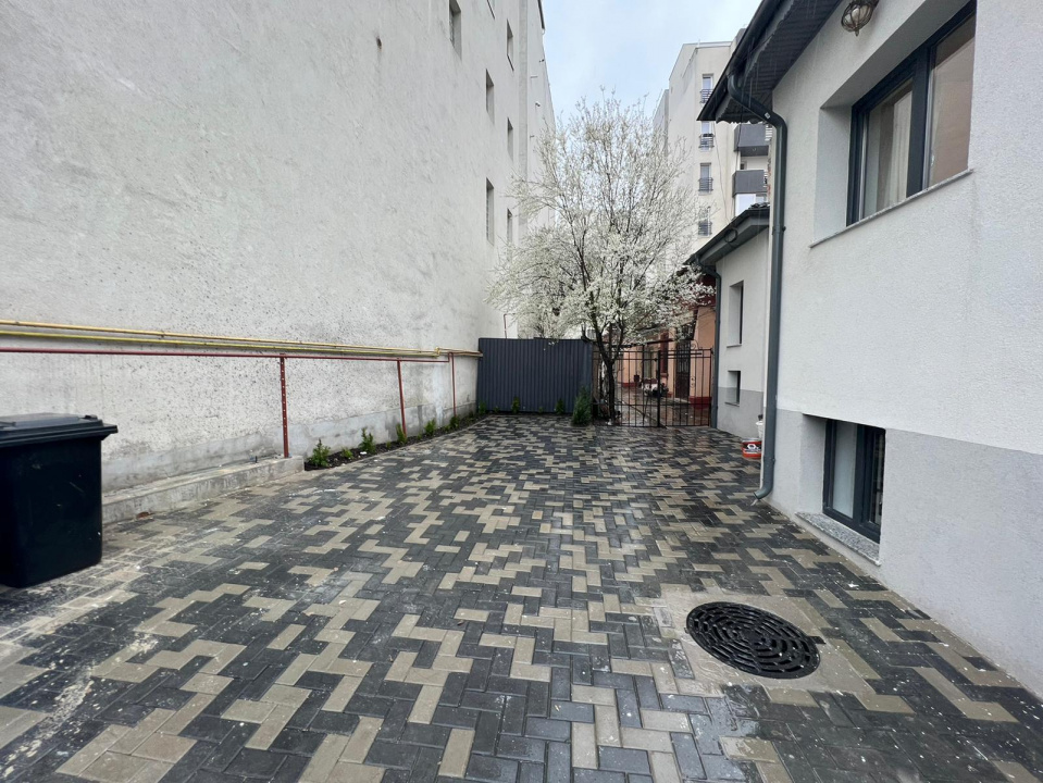 Vanzare vila 5 camere in zona Mariott. Inchiriata cu 1800 de euro lunar.