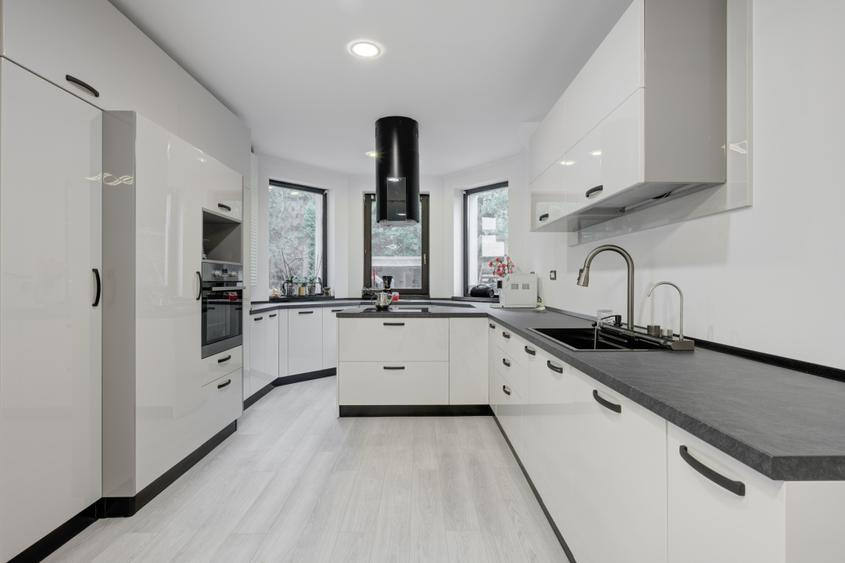 Vă propunem spre vânzare o vilă superbă cu 4 camere Prelungirea Ghencea - Latin