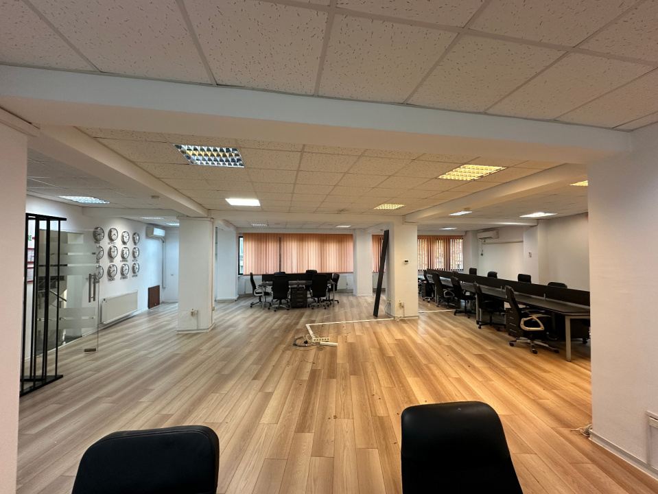 Vă propunem spre vânzare o clădire de birouri situată în Cotroceni