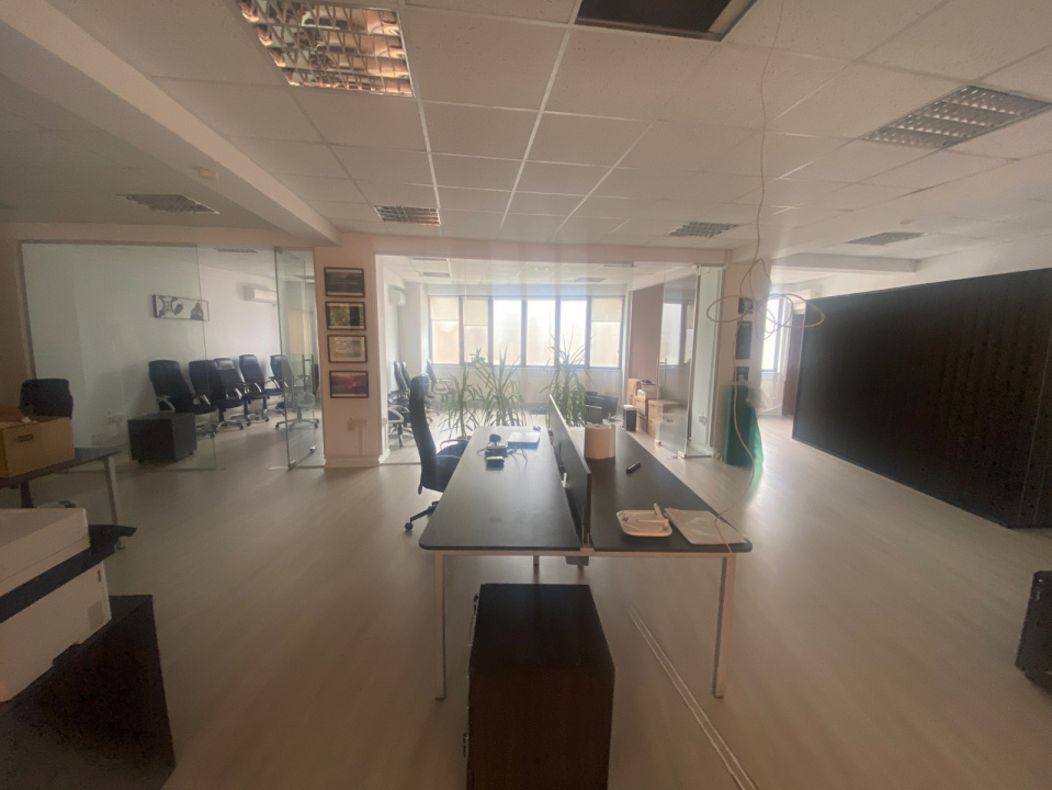 Vă propunem spre vânzare o clădire de birouri situată în Cotroceni