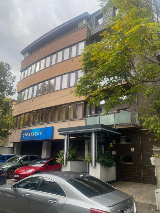 Vă propunem spre vânzare o clădire de birouri situată în Cotroceni
