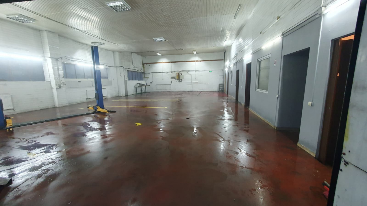 Inchiriez SERVICE AUTO  UTILAT ALEEA FIZICIENILOR CEL MAI BUN PRET