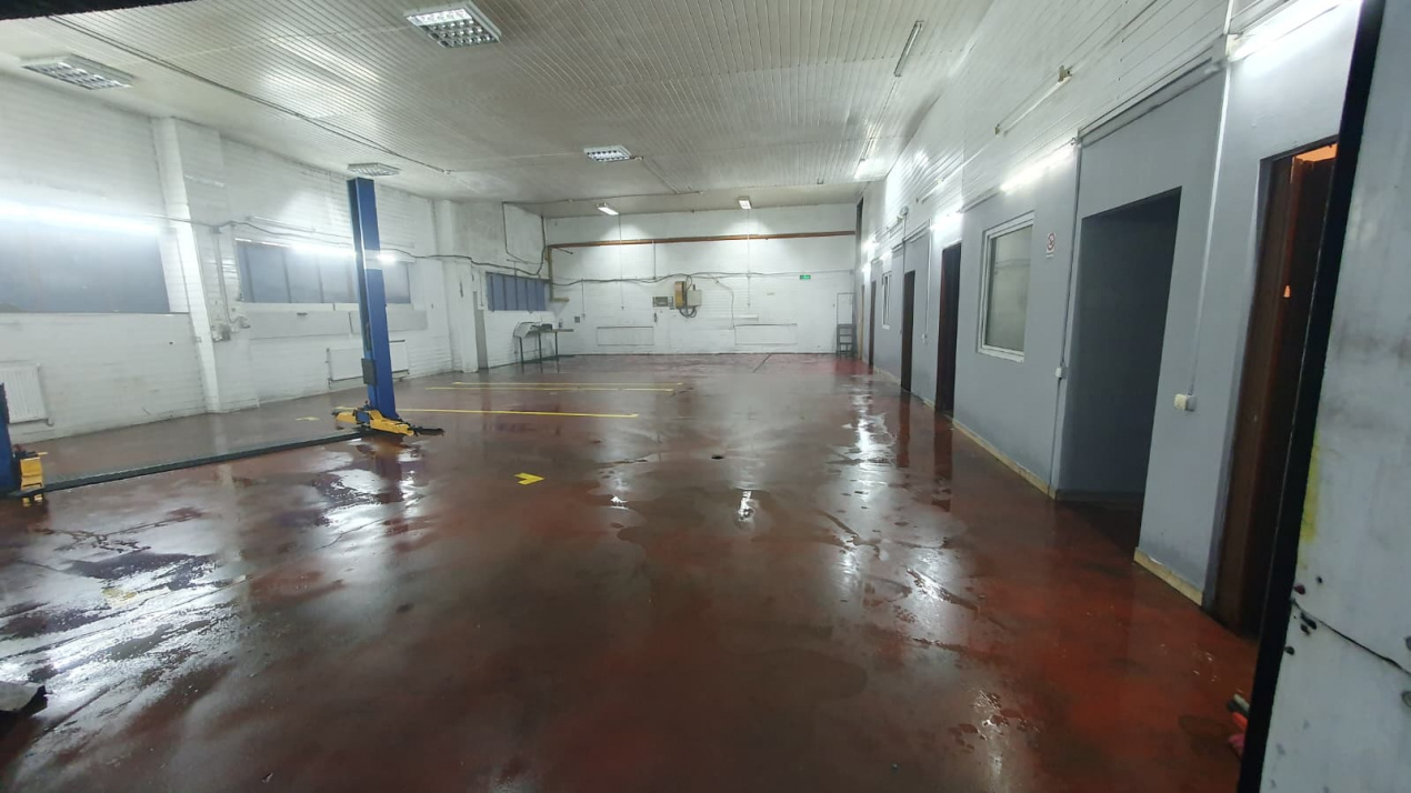 Inchiriez SERVICE AUTO  UTILAT ALEEA FIZICIENILOR CEL MAI BUN PRET