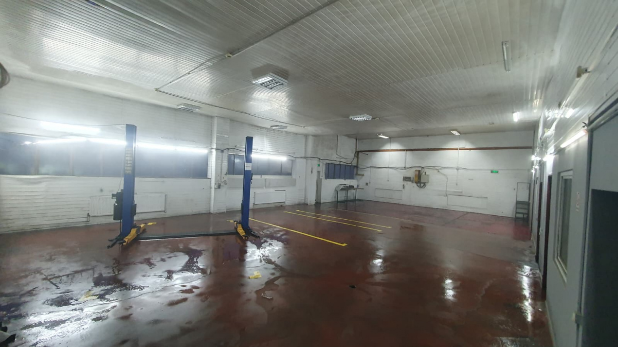 Inchiriez SERVICE AUTO  UTILAT ALEEA FIZICIENILOR CEL MAI BUN PRET