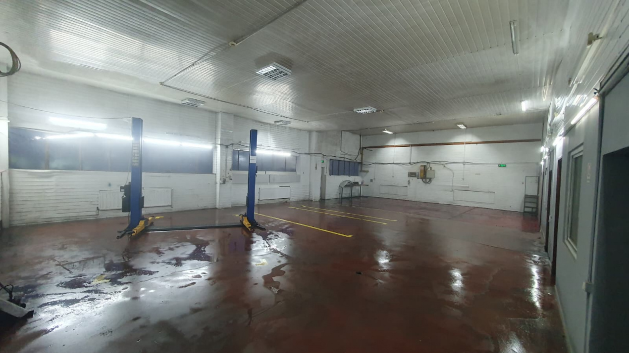 Inchiriez SERVICE AUTO  UTILAT ALEEA FIZICIENILOR CEL MAI BUN PRET