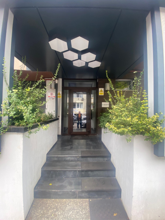 Vă propunem spre inchiriere clădire de birouri situată în Cotroceni