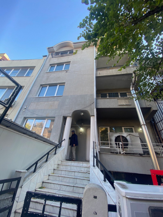 Vă propunem spre inchiriere clădire de birouri situată în zona Cotroceni