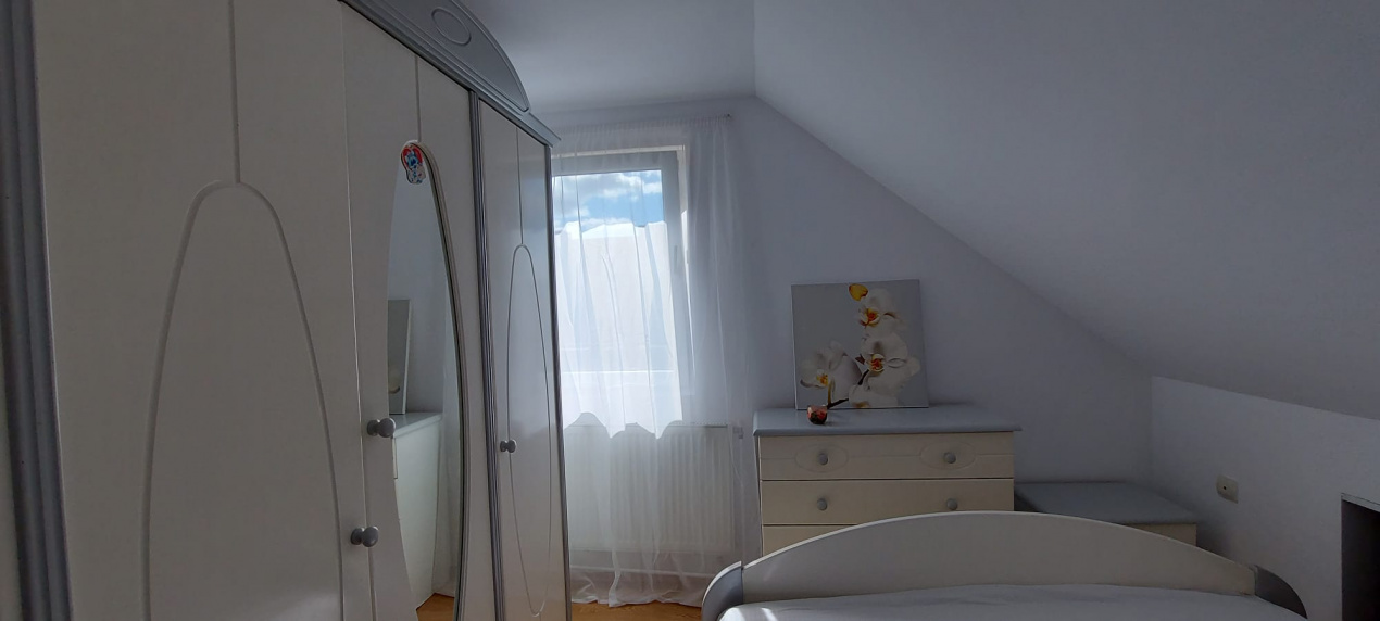 Apartament 3 camere  Aleea Crevedia BERCENI 84000 EURO