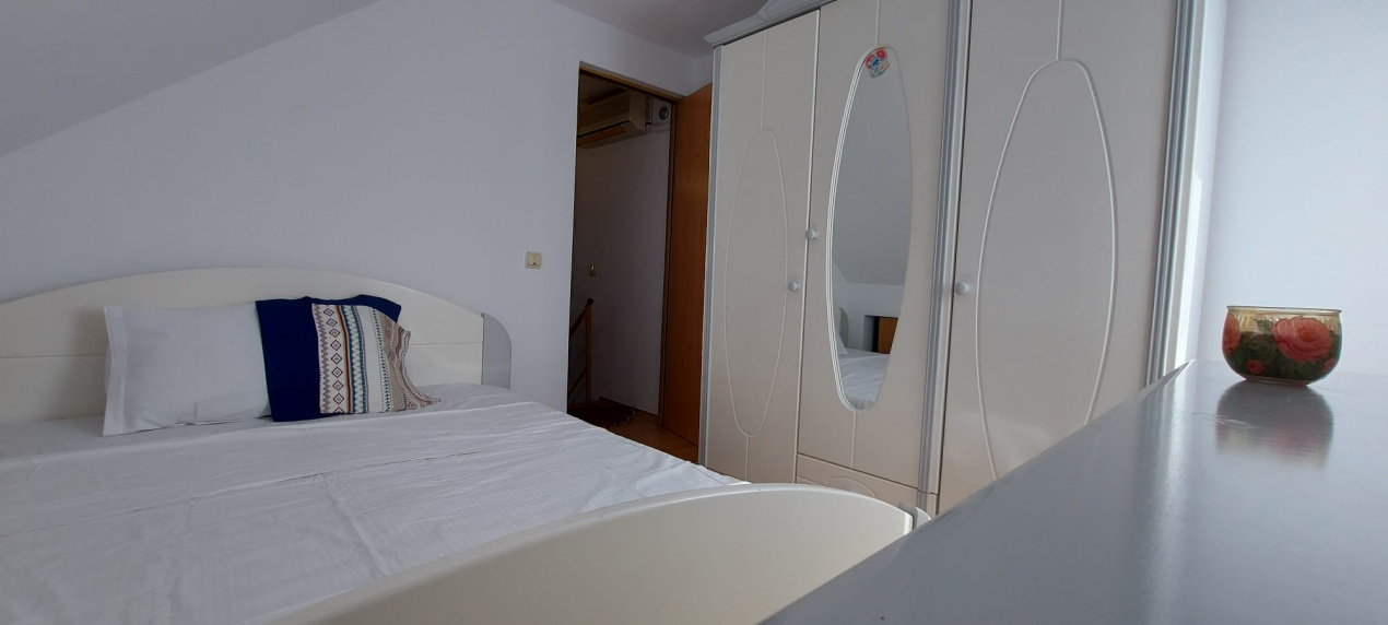 Apartament 3 camere  Aleea Crevedia BERCENI 84000 EURO