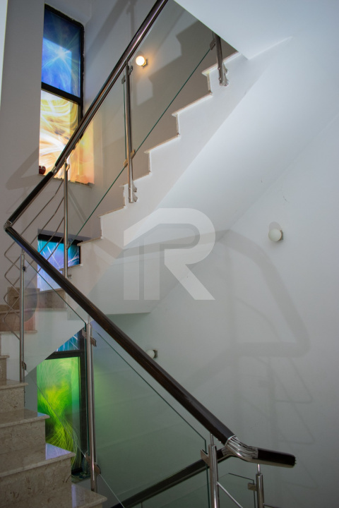 VILA Darza  -350 mp utili \ 700 mp teren\ 6 camere\4 bai - 280000 E negociabil