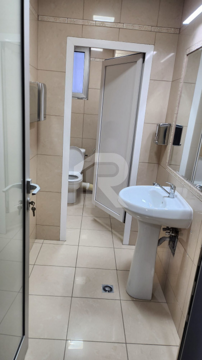 Spațiu premium birouri sau clinică, 2 corpuri, 12 parcări, lift, terasă - 7500 E