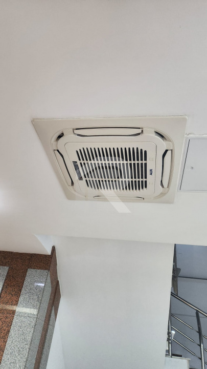 Spațiu premium birouri sau clinică, 2 corpuri, 12 parcări, lift, terasă - 7500 E