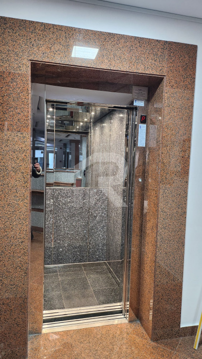 Spațiu premium birouri sau clinică, 2 corpuri, 12 parcări, lift, terasă - 7500 E